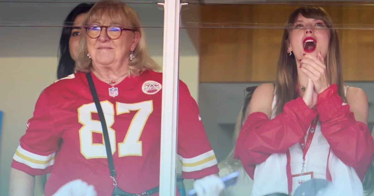 Taylor Swift Attended The Kansas City Chiefs Game At Arrowhead Stadium